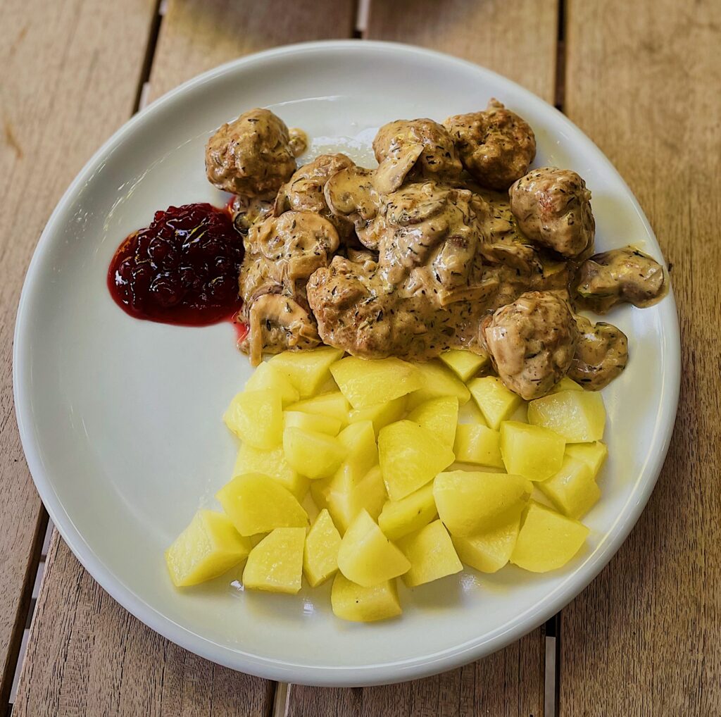 Köttbullar Hackbällchen mit Pilzsauce
